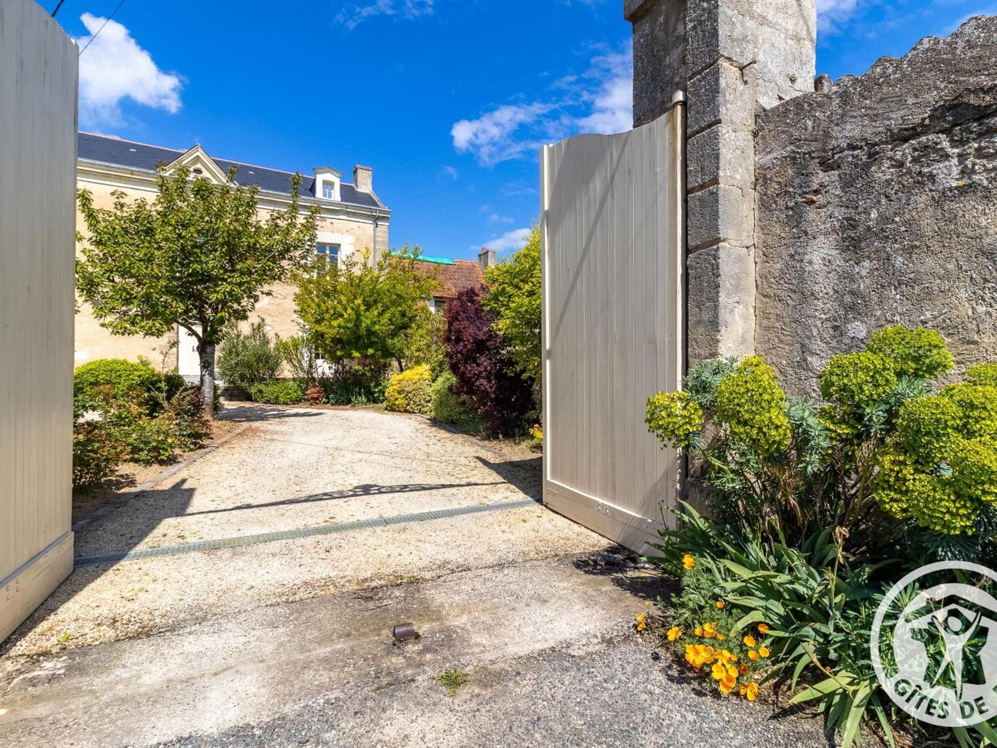 Sejour De Charme Avec Piscine A Saint-Georges-Sur-Layon, Proche De Saumur Et Des Chateaux De La Loire - Fr-1-622-81 Panzió Doue-en-Anjou Kültér fotó